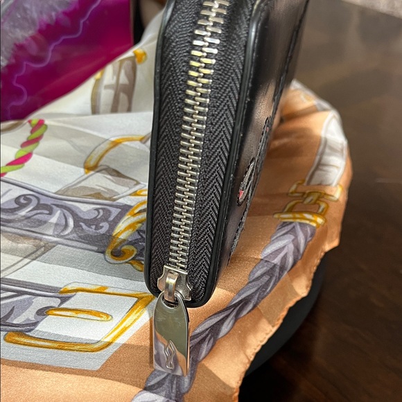 Christian Louboutin Black Wallet with Red Script - Picture 4 of 11